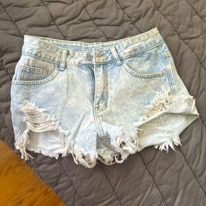 Lightwashed frayed jean shorts